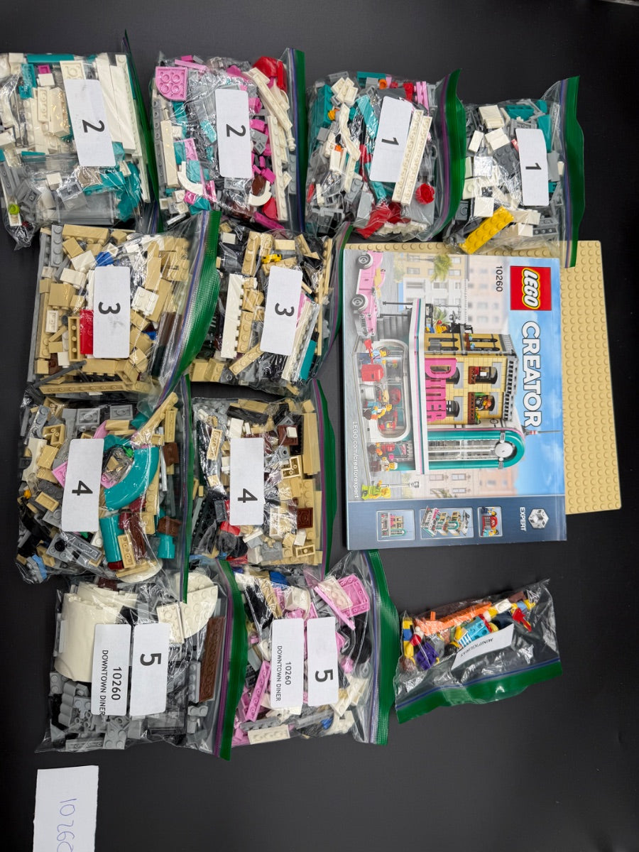 LEGO Set Downtown Diner - Creator (10260-1) — frente