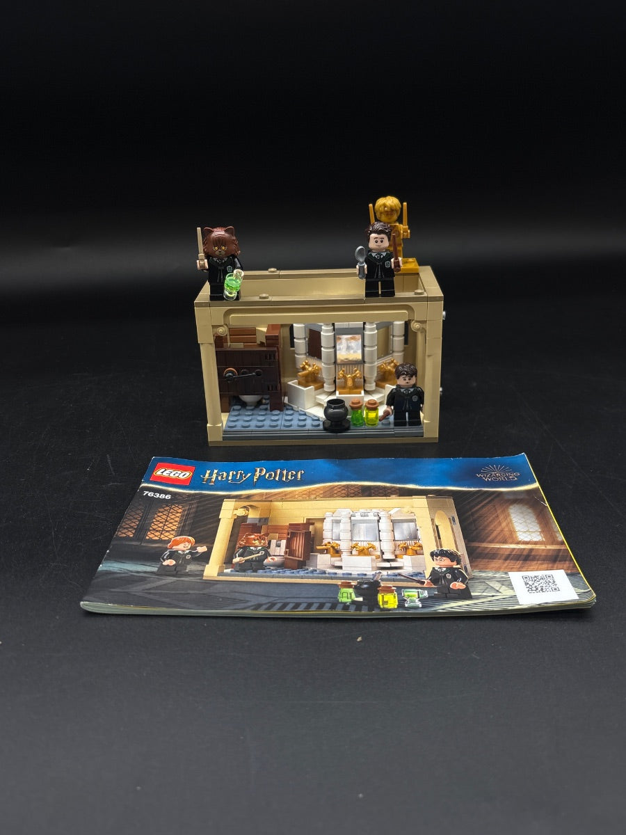 LEGO Set Hogwarts: Polyjuice Potion Mistake - Harry Potter (76386-1) — frente