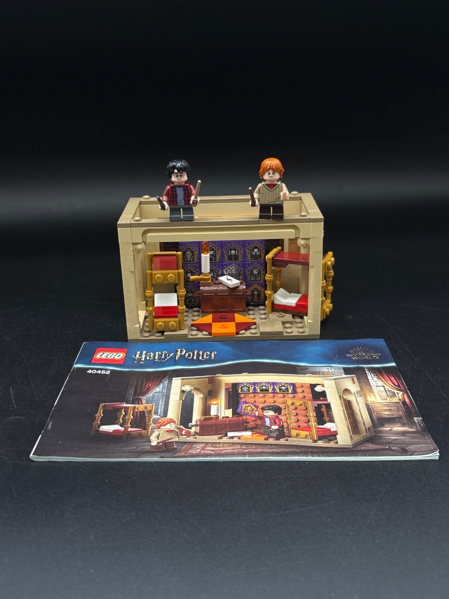 LEGO Set Hogwarts Gryffindor Dorms - Harry Potter (40452-1) — frente