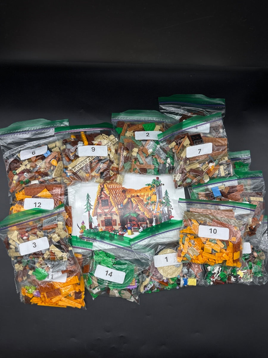 LEGO Set Snow White and the Seven Dwarfs' Cottage - Disney (43242-1) — frente