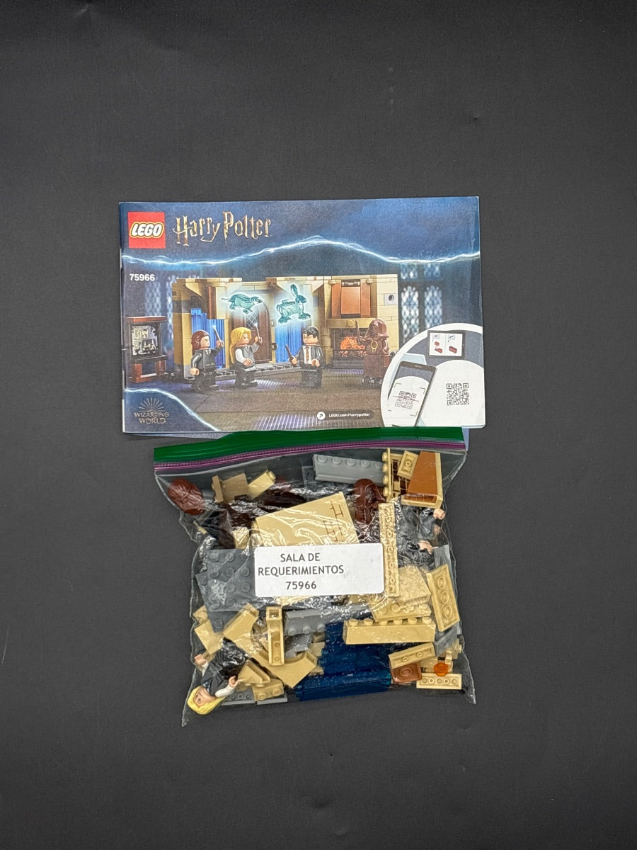 LEGO Set Hogwarts Room of Requirement - Harry Potter (75966-1) — frente