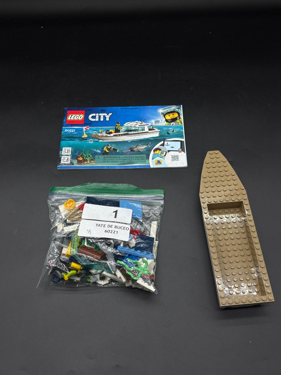 LEGO Set Diving Yacht - Town (60221-1) — frente