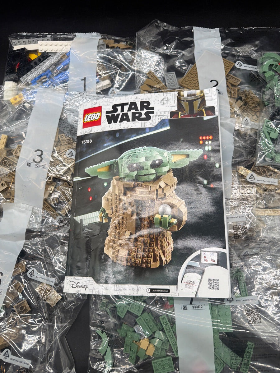 LEGO Set The Child - Star Wars (75318-1) — frente