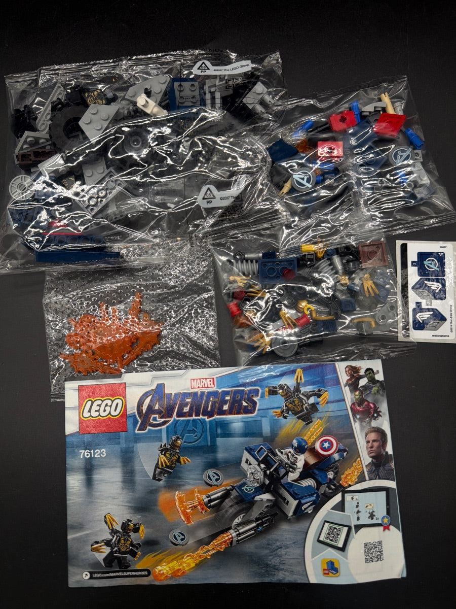 LEGO Set Captain America: Outriders Attack (76123-1) — frente