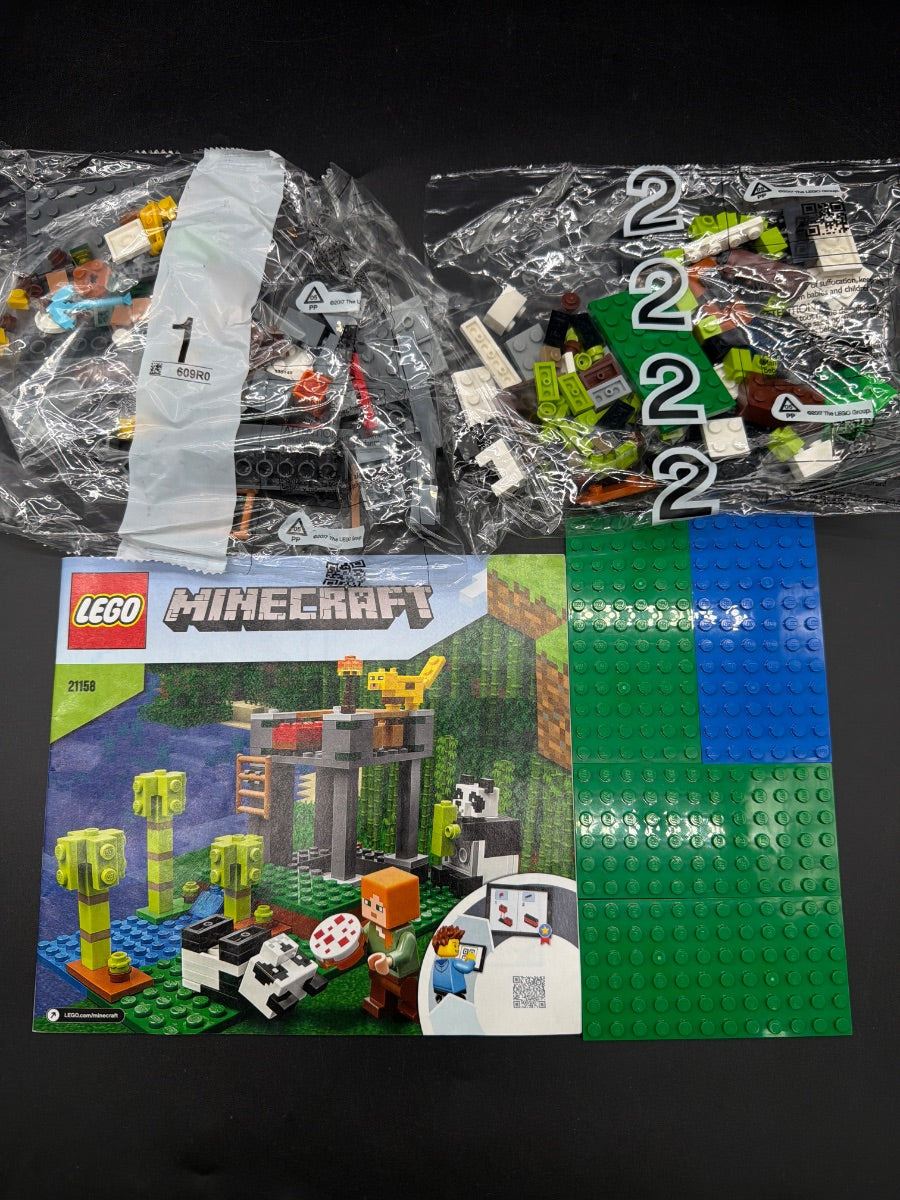 LEGO Set The Panda Nursery - Minecraft (21158-1) — frente