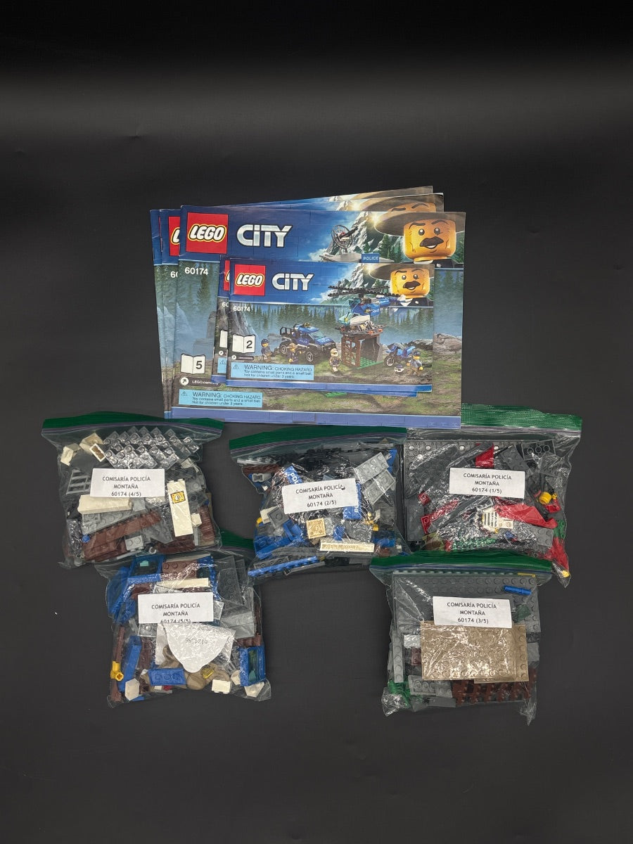 LEGO Set Mountain Police Headquarters - Town (60174-1) — frente