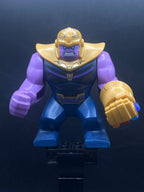 LEGO Minifigura Thanos - Large Figure, Dark Blue Outfit, Medium Lavender Arms, Pearl Gold Helmet (sh0504) — Marvel