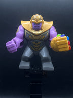 LEGO Minifigura Thanos - Large Figure, Dark Bluish Gray Outfit with Gold Armor, Pearl Gold Helmet (sh0576) — Marvel