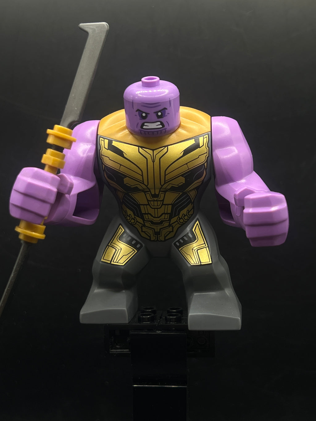 Thanos - Large Figure, Dark Bluish Gray Outfit with Gold Armor, Printed Legs, Angry (sh0896) | Marvel | DagaBlocks