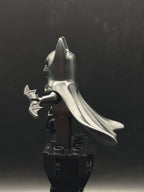 LEGO Minifigura Batman One Piece Cowl and Cape with Complex Bat Logo (1989) - DC — costado