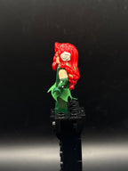 LEGO Minifigura Poison Ivy Cloth Skirt - DC — costado