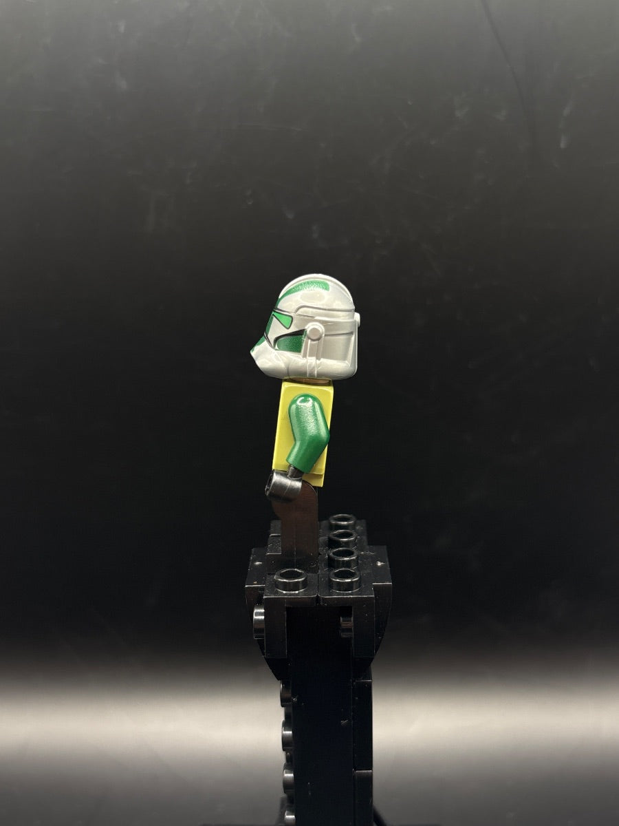 LEGO Minifigura Clone Trooper Commander Gree, 41st Elite Corps - Star Wars — costado