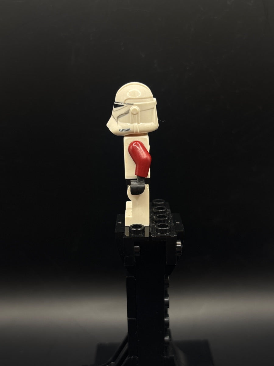 LEGO Minifigura Clone BARC Trooper 91st Reconnaissance Corps (Phase 2) Scowl - Star Wars — costado