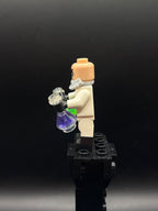 LEGO Minifigura Hugo Strange, The LEGO Batman Movie, Series 2 (Minifigure Only without Stand and Accessories) - Collectible Minifigures — costado