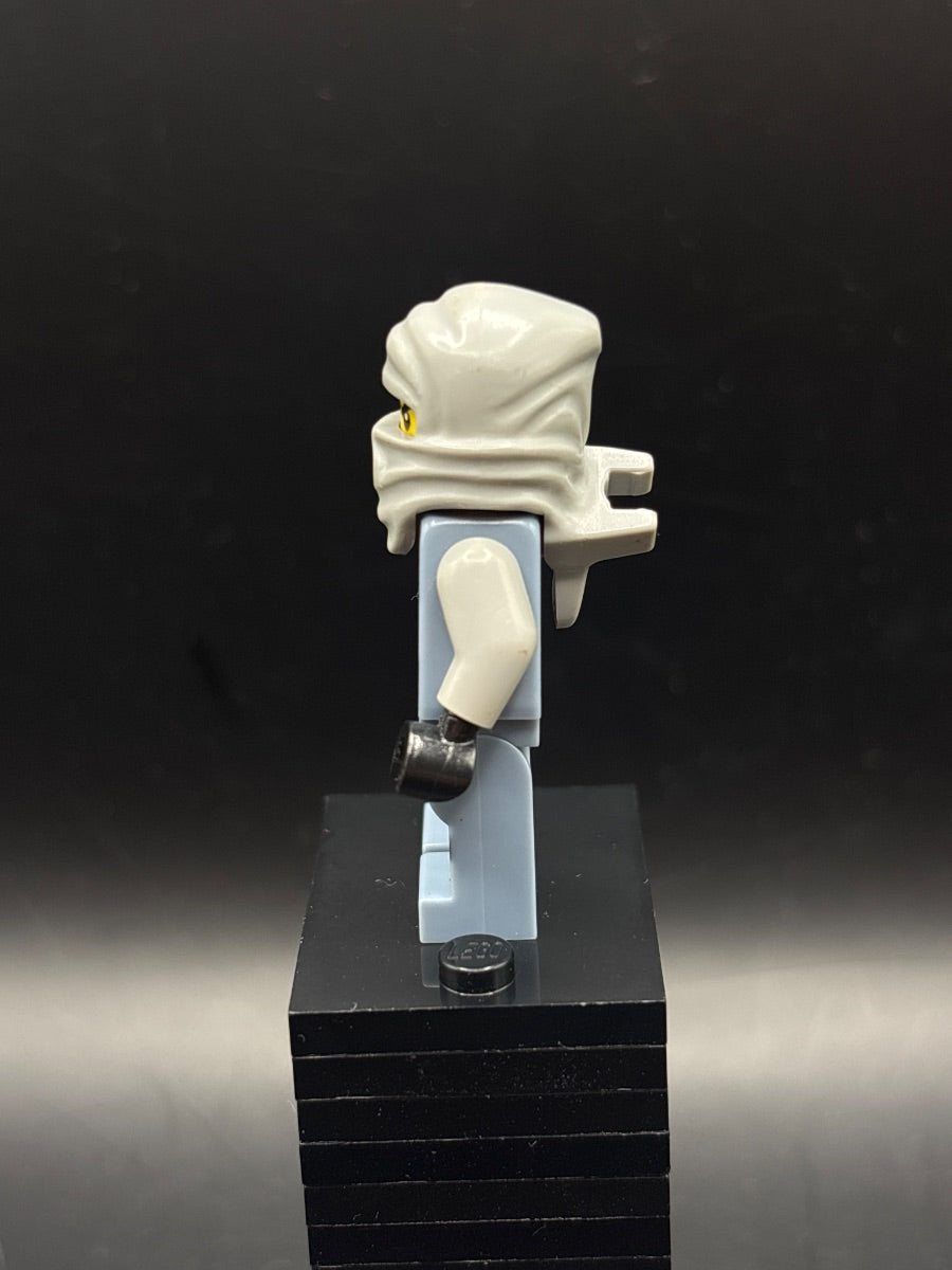 LEGO Minifigura Ash - NINJAGO — costado