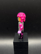 LEGO Minifigura Two-Face - Dark Bluish Gray Suit, Black and Magenta Hair - DC — costado