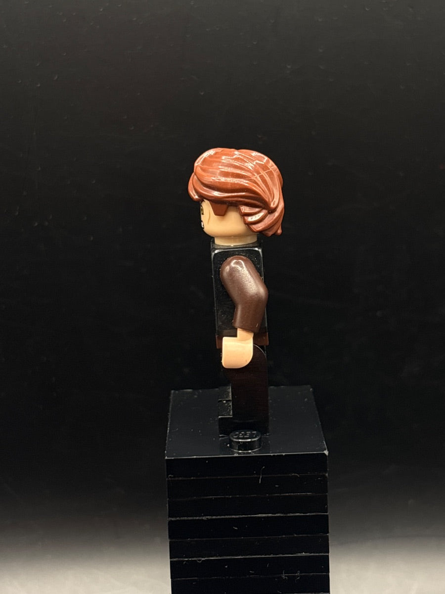 LEGO Minifigura Anakin Skywalker (Dirt Stains) - Star Wars — costado