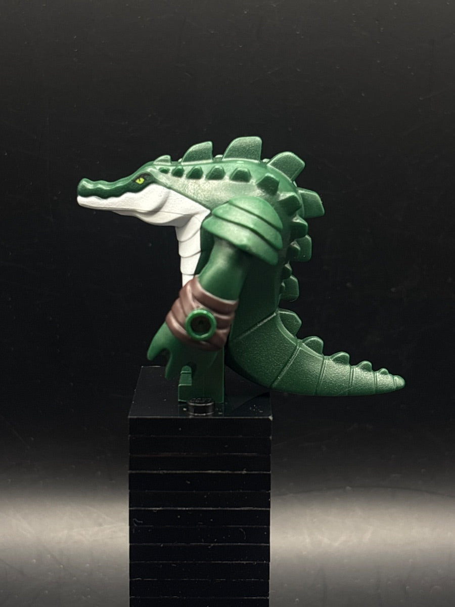LEGO Minifigura Leatherhead - Teenage Mutant Ninja Turtles — costado