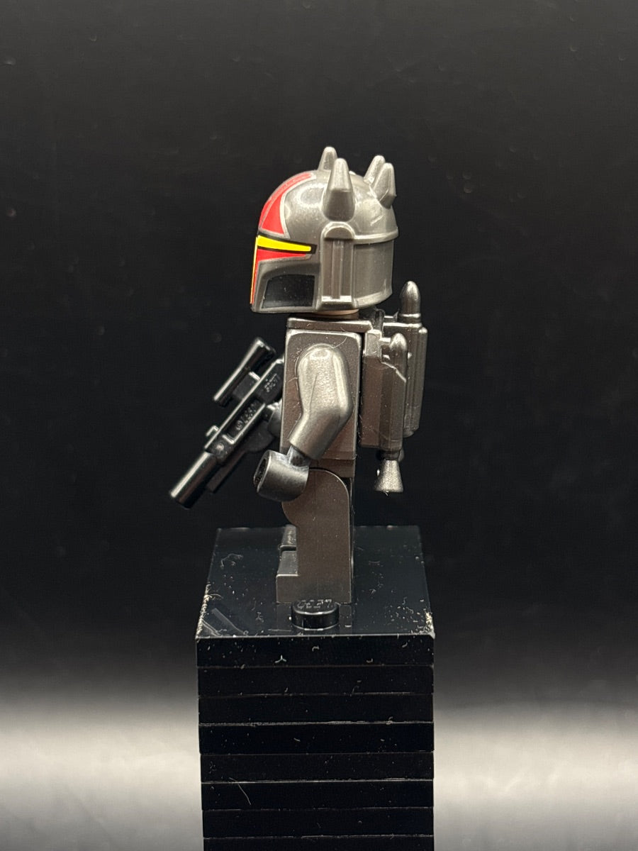 LEGO Minifigura Gar Saxon - Star Wars — costado